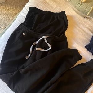 FIGS maternity size S joggers